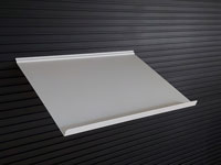Metal shelf with inclination of 1000x300mm / Estante metálico con inclinación de 1000x300mm